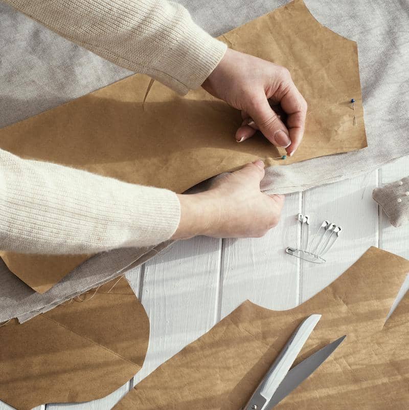 Comment travailler à partir d'un patron papier en couture